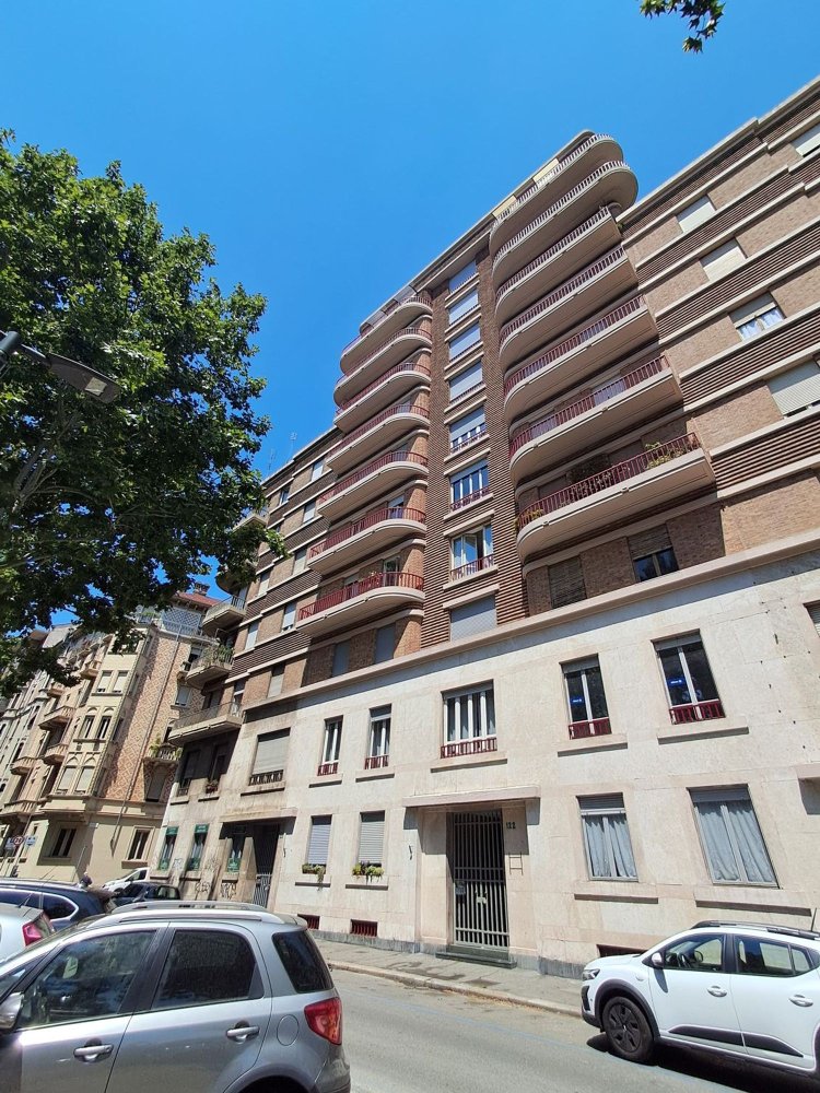 2 bedrooms Apartment in Turin, Italy No. 333851