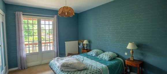 6 bedrooms House in Gironde, France No. 290502 3