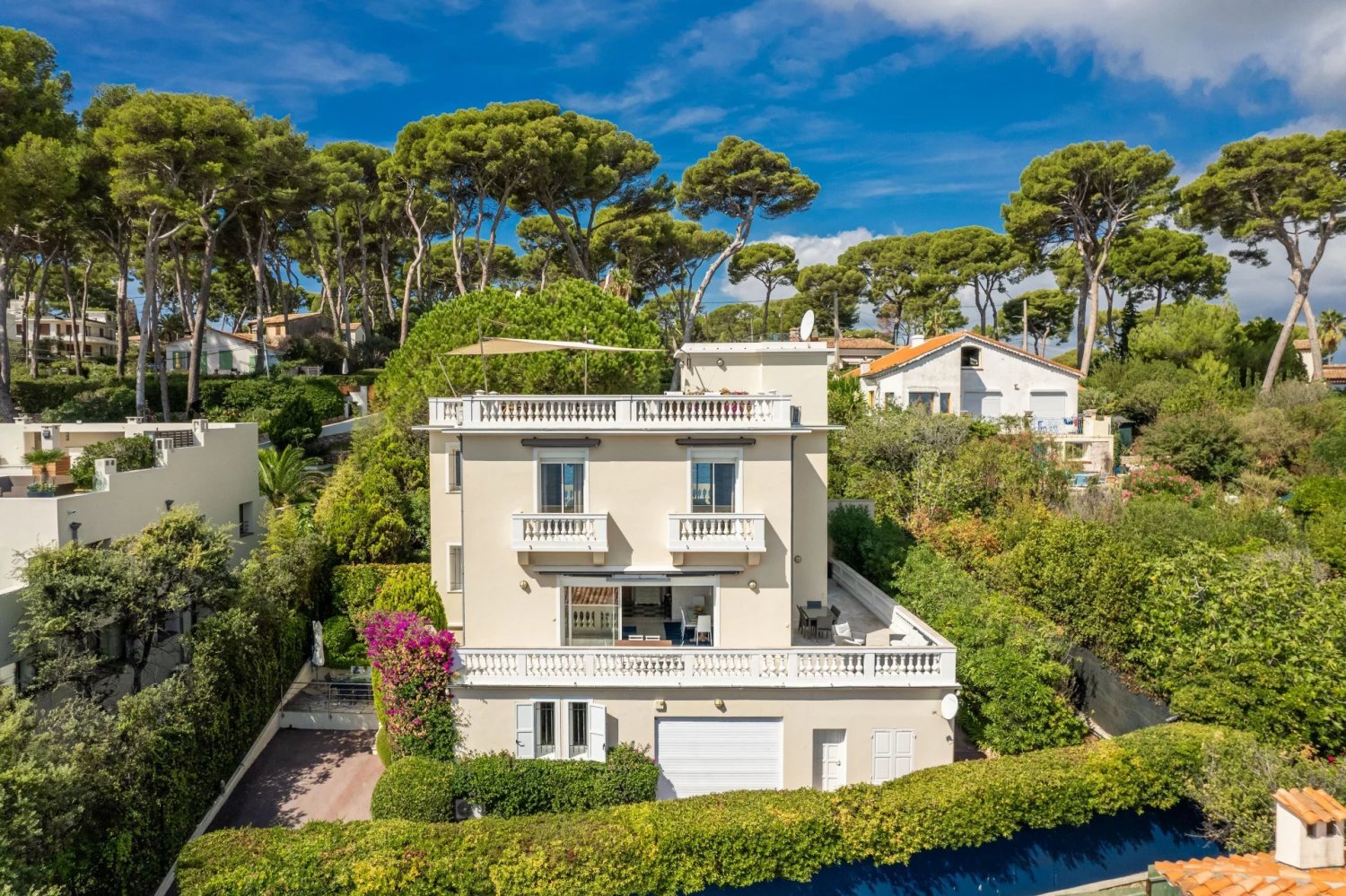 5 bedrooms Villa in Antibes, France No. 1760