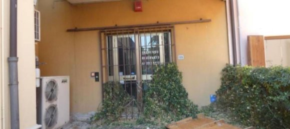  عقار تجاري في Soliera, Italy 341متر مربع رقم 326868 2