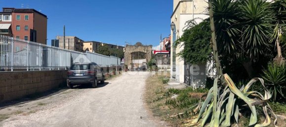 Квартира с 2 спальнями в Портичи, Италия № 273443 3