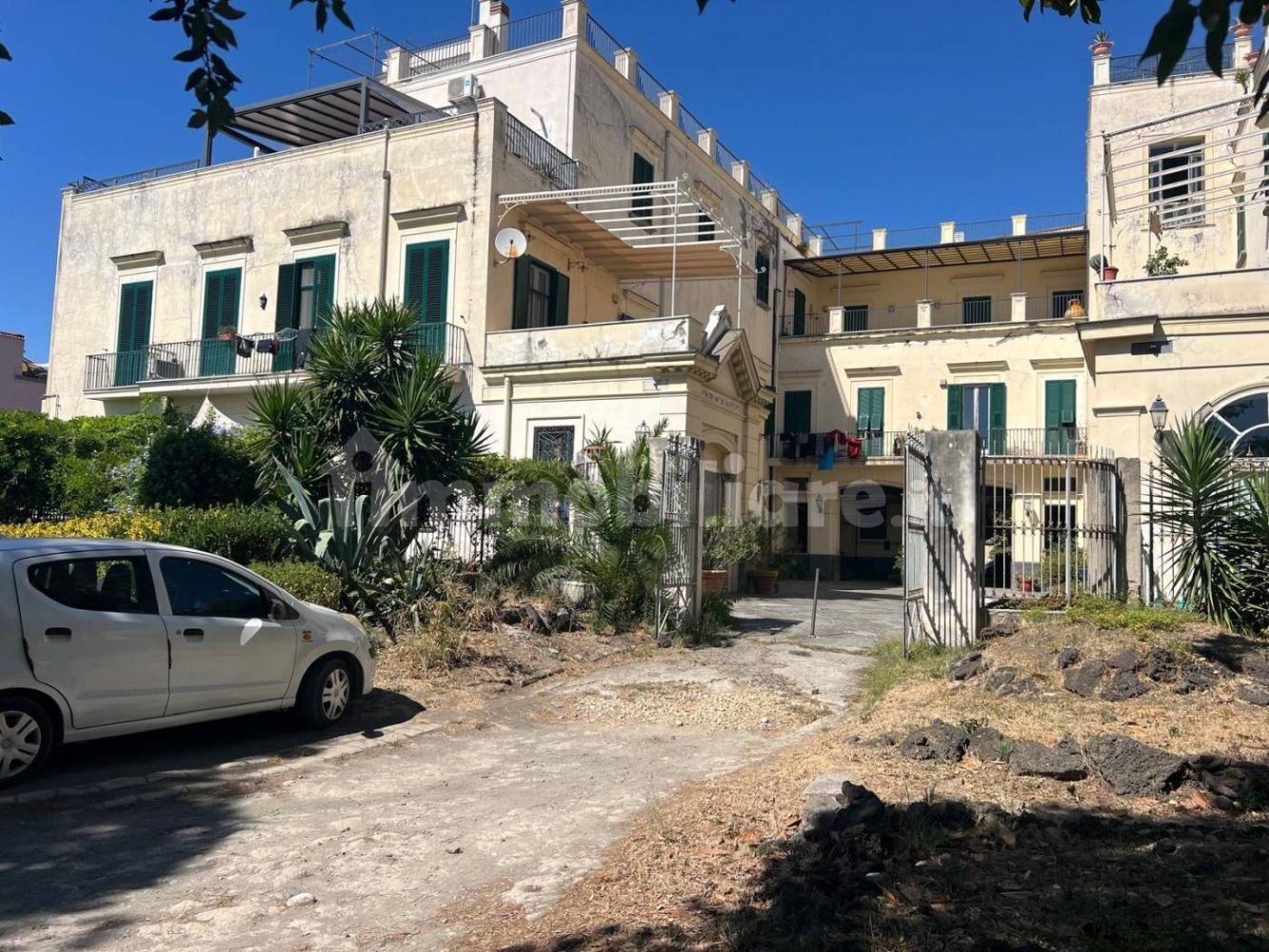 Квартира с 2 спальнями в Портичи, Италия № 273443