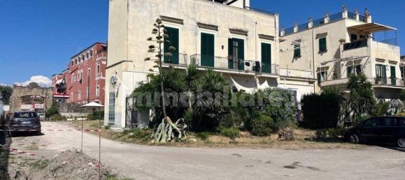 Квартира с 2 спальнями в Портичи, Италия № 273443 2