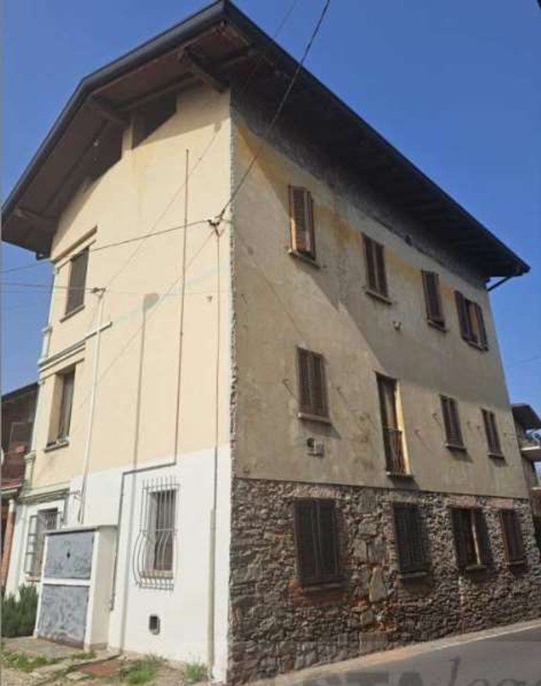 4 rooms Apartment in Brebbia, Italy No. 5400