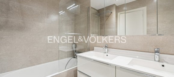 3 bedrooms Apartment in Paris, France No. 171976 8