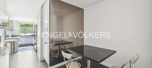 3 bedrooms Apartment in Paris, France No. 171976 2