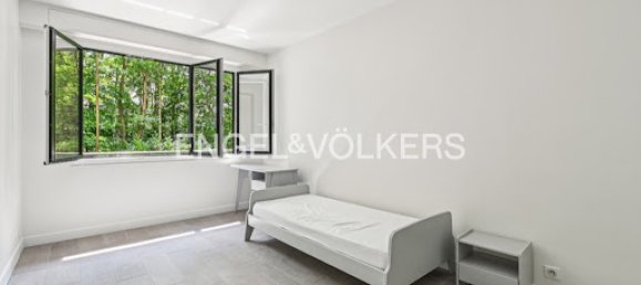 3 bedrooms Apartment in Paris, France No. 171976 7