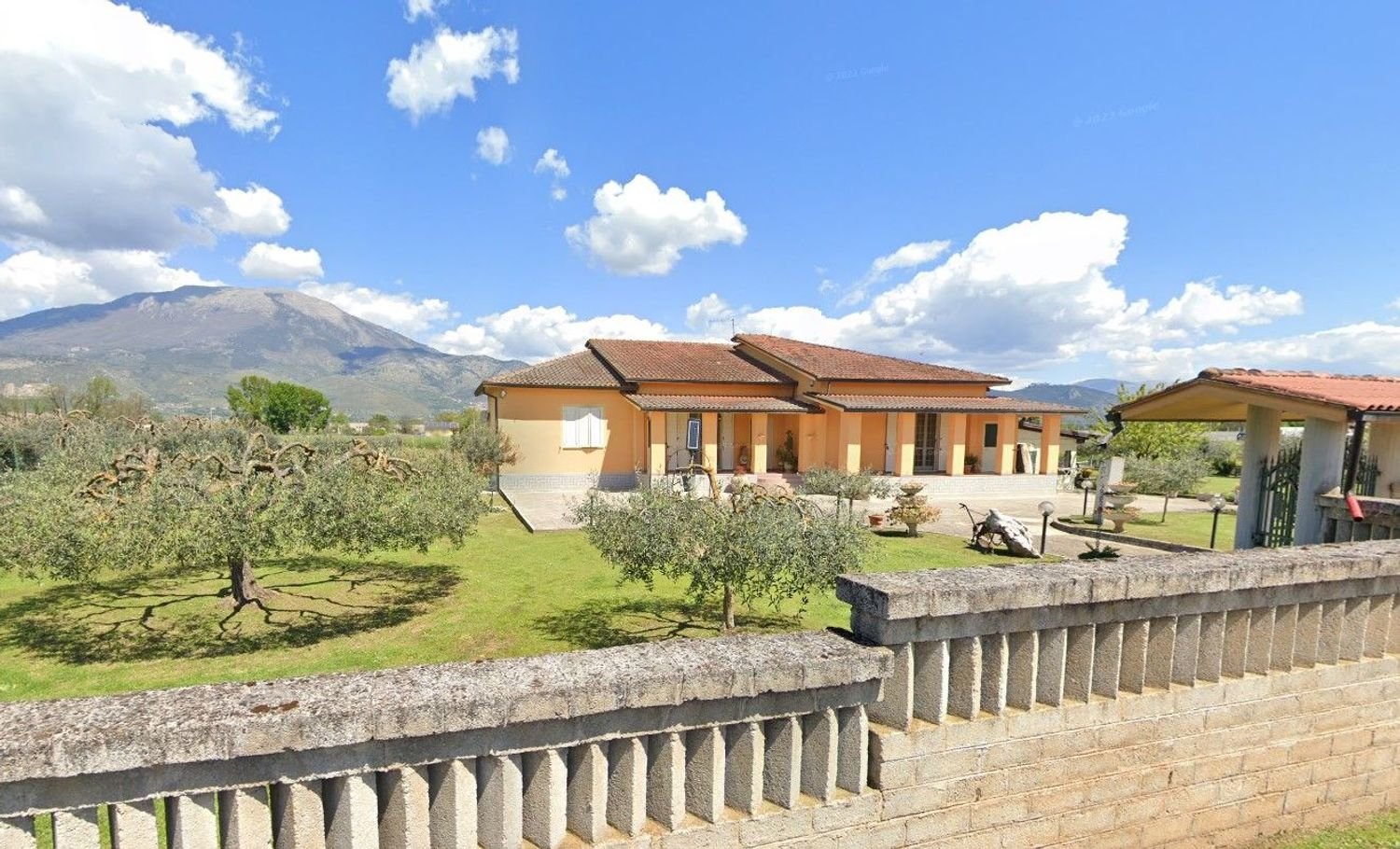 Villa de 5 habitaciónes en Aquino, Italy No. 161992