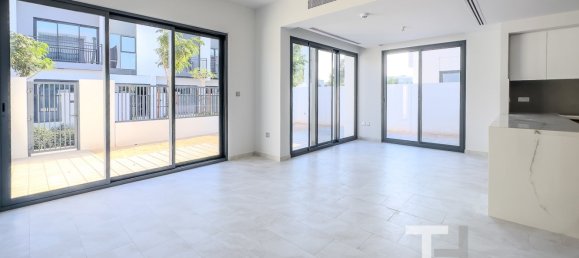 4 bedrooms Villa in Dubai Land, UAE No. 28885 4