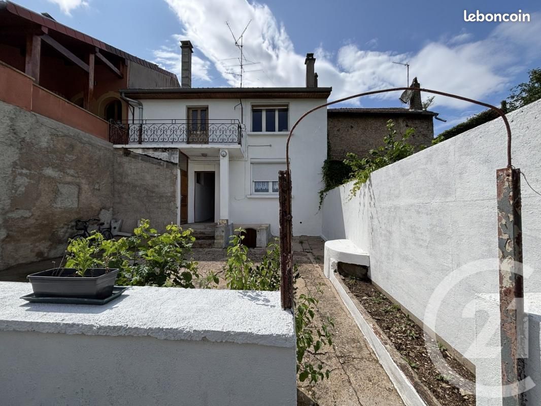 Casa de 4 dormitorios en Cattenom, France No. 157645