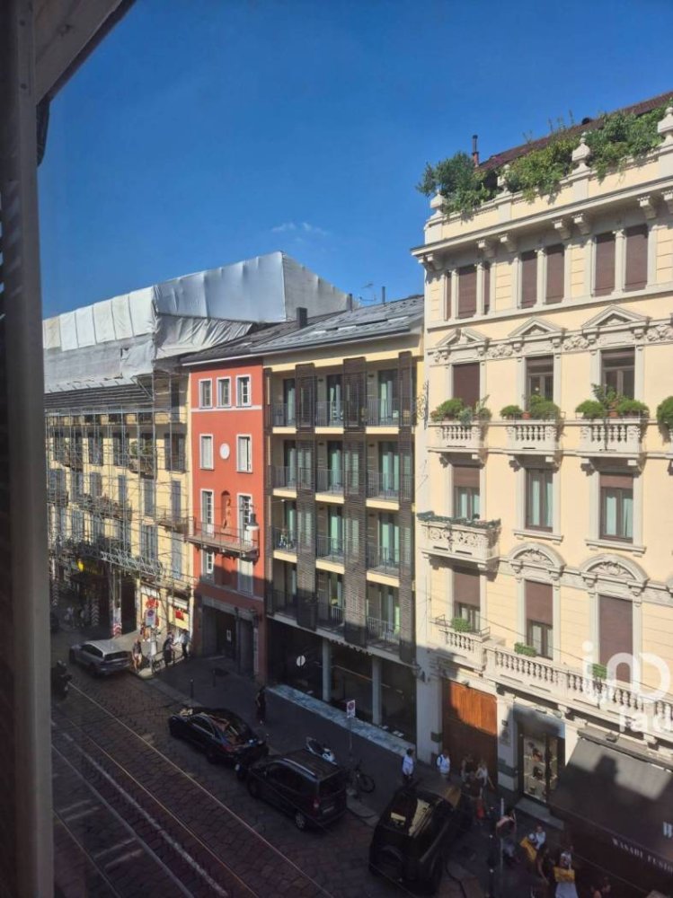 2 bedrooms Apartment in Milan, Italy No. 337626