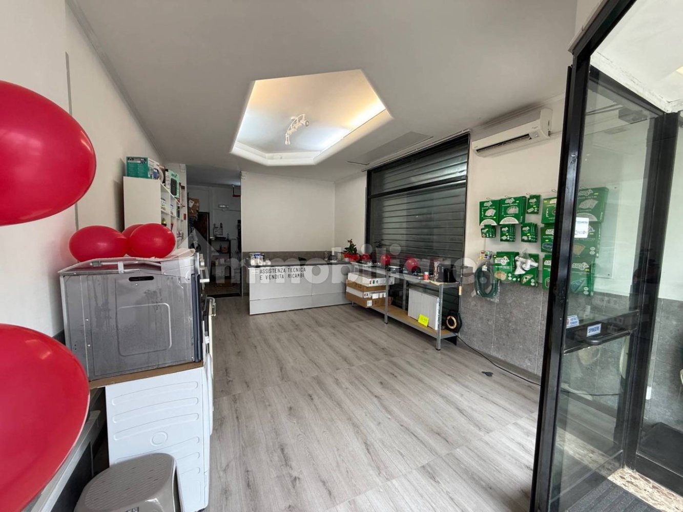 1 room Commercial property in Fiumicino, Italy No. 350769