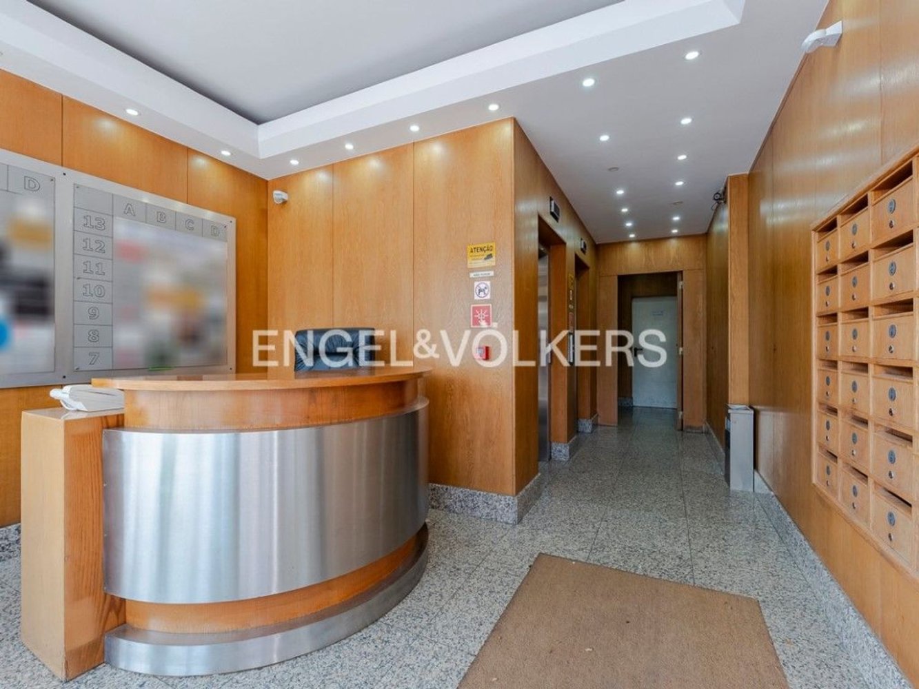 64m² Office in Lisbon, Portugal No. 12908