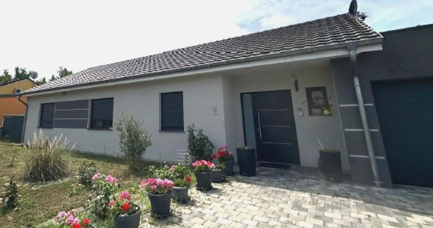 Casa de 3 dormitorios en Forbach, France No. 276901