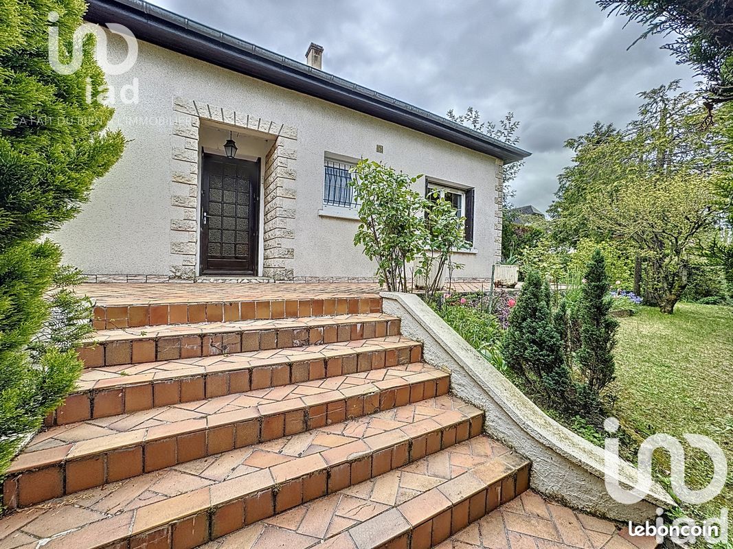 Casa de 3 dormitorios en Villemandeur, France No. 57110