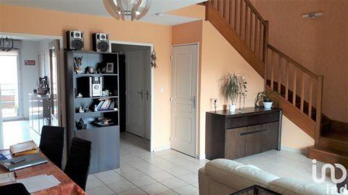 Condominio de 4 dormitorios en Anse, France No. 35606