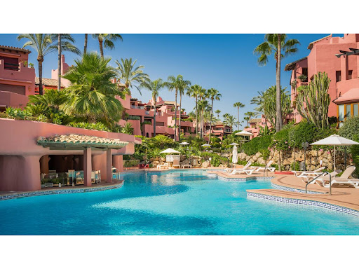 Apartamento de 3 dormitorios en Estepona, Spain No. 183364