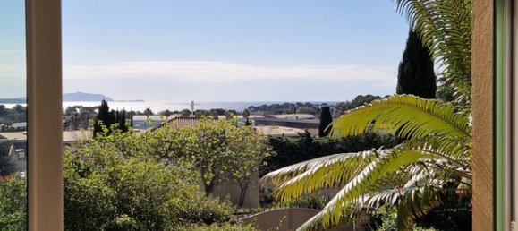 3 bedrooms Villa in La Ciotat, France No. 313514 2