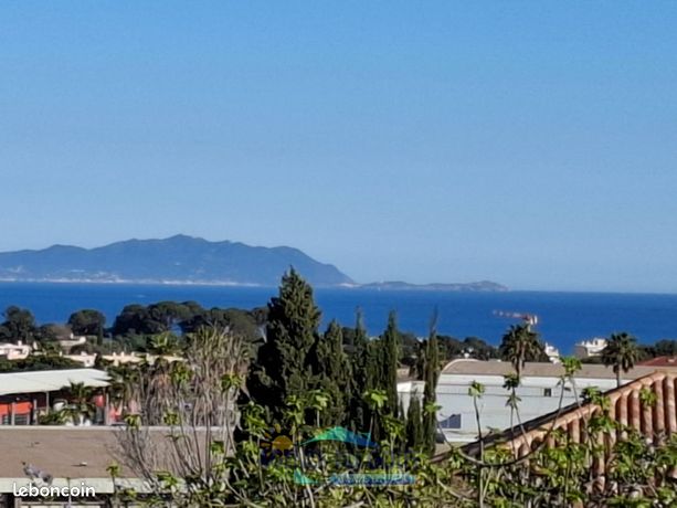 3 bedrooms Villa in La Ciotat, France No. 313514