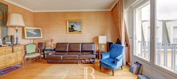 3 bedrooms Apartment in Versailles, France No. 186391 6