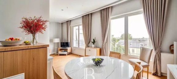 3 bedrooms Apartment in Versailles, France No. 186391 9