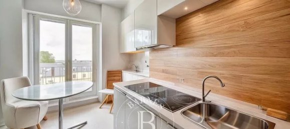 3 bedrooms Apartment in Versailles, France No. 186391 5