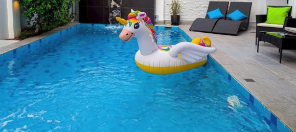 5 bedrooms House in Pattaya, Thailand No. 71784 2