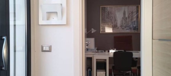 1-Zimmer Gewerbliche Immobilie in Bologna, Italy, Nr. 142639 9