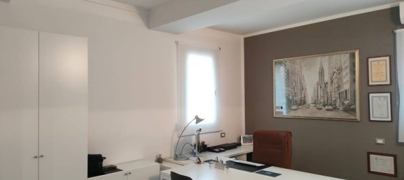 1-Zimmer Gewerbliche Immobilie in Bologna, Italy, Nr. 142639 5