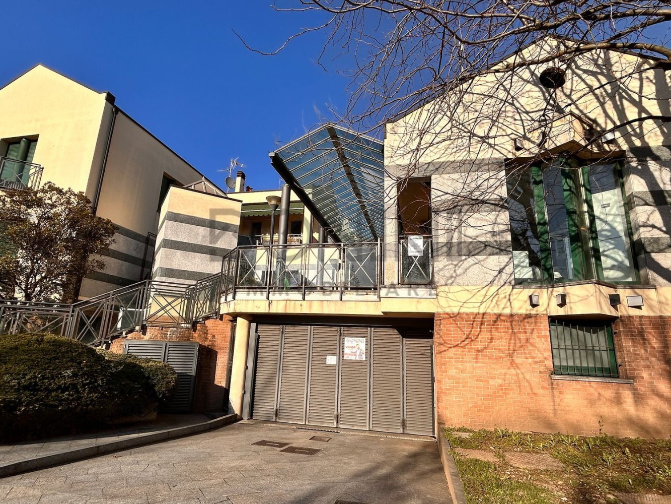  مكتب في Tradate, Italy 72متر مربع رقم 13533