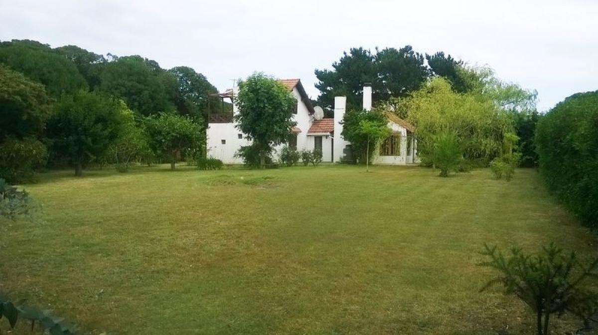 3 bedrooms House in Mar del Plata, Argentina No. 97638