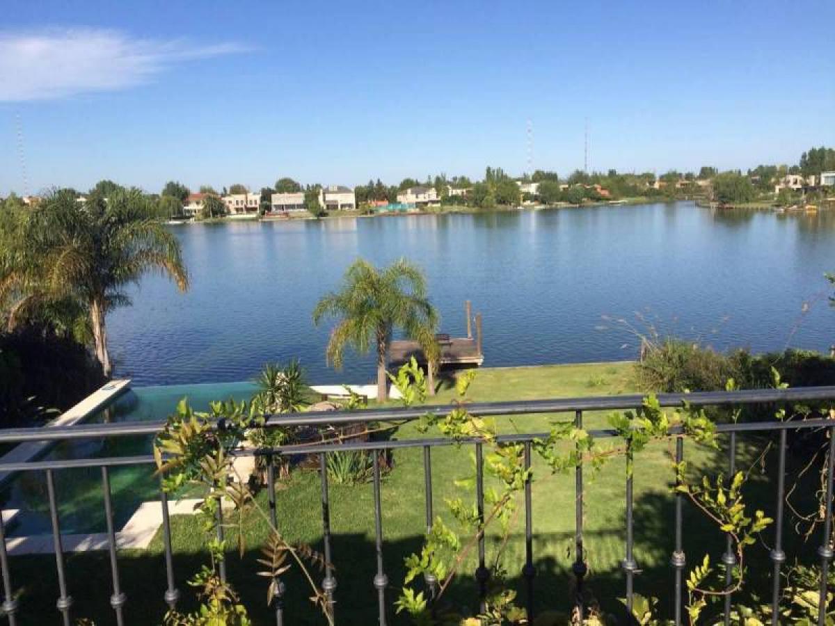 4 bedrooms House in Tigre, Argentina No. 51873