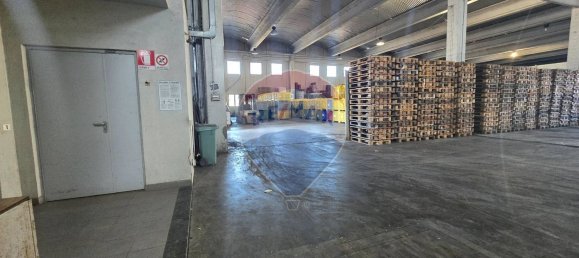 Entrepôt à Belpasso, Italy 2500m² No. 358109 9
