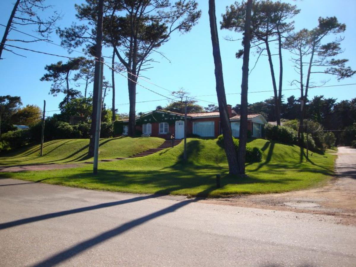 3 bedrooms House in Maldonado, Uruguay No. 6961