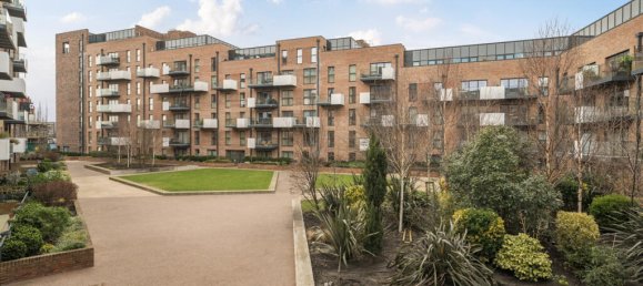 3 bedrooms Apartment in London, United Kingdom No. 7811 8