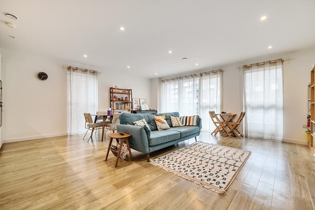 3 bedrooms Apartment in London, United Kingdom No. 7811