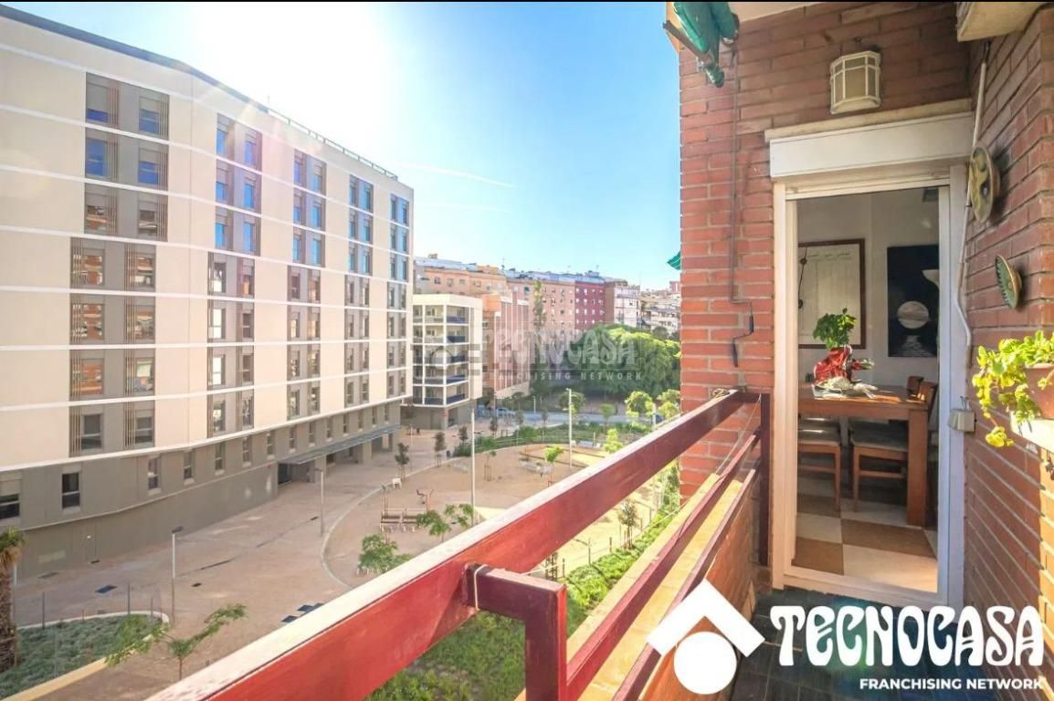 Apartamento de 3 dormitorios en Sants-Montjuïc, Spain No. 142434