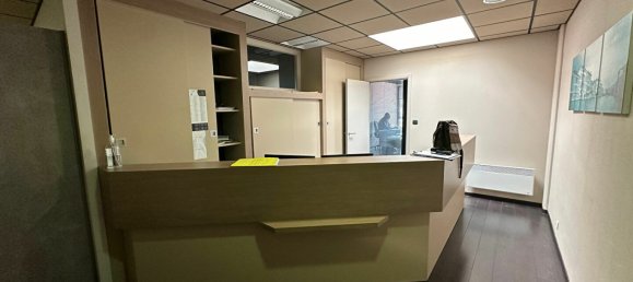 240m² Commercial property in Nord, France No. 72714 6