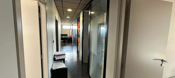 240m² Commercial property in Nord, France No. 72714 7