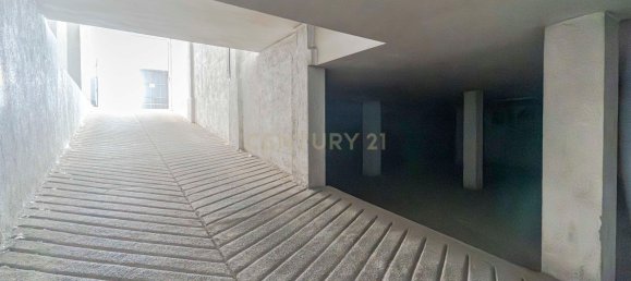 317m² Garage in Santa Fe, Spain No. 169063 2