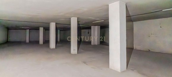 317m² Garage in Santa Fe, Spain No. 169063 4
