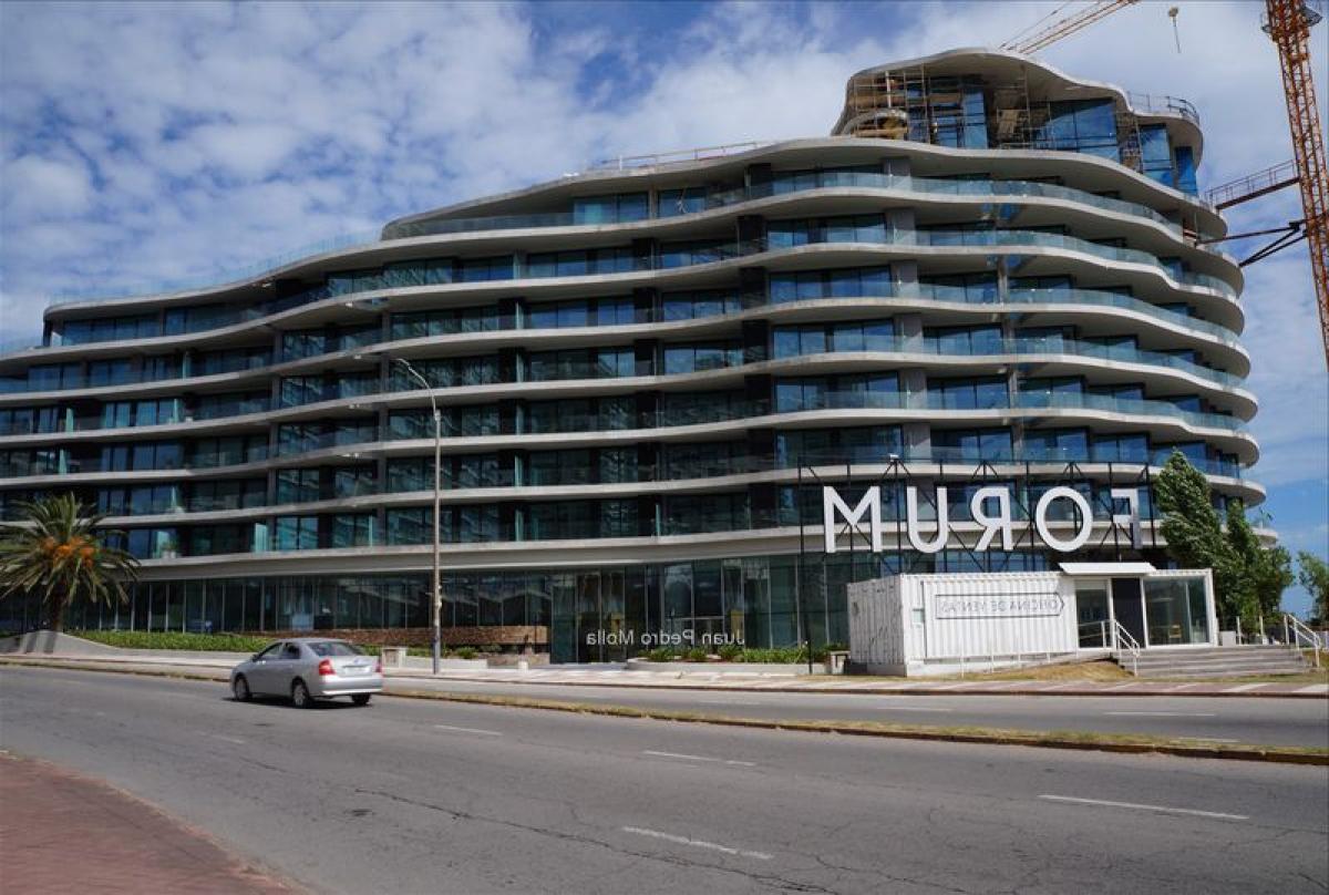 Apartamento de 3 dormitorios en Montevideo, Uruguay No. 3865