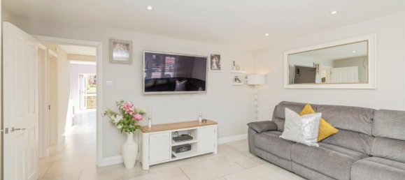 4 bedrooms House in Bushey, United Kingdom No. 6193 24