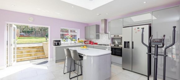 4 bedrooms House in Bushey, United Kingdom No. 6193 3