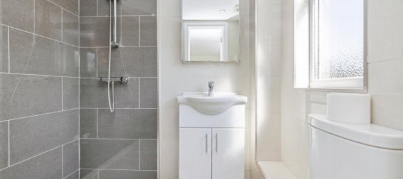 4 bedrooms House in Bushey, United Kingdom No. 6193 9