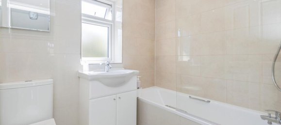 4 bedrooms House in Bushey, United Kingdom No. 6193 10