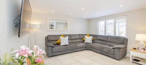 4 bedrooms House in Bushey, United Kingdom No. 6193 4