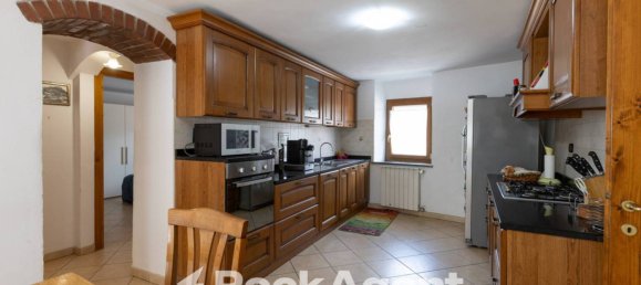 2 bedrooms House in Firenzuola, Italy No. 297655 2