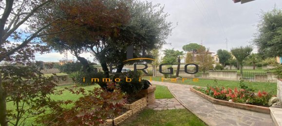 7 rooms House in Eraclea, Italy No. 2904 37