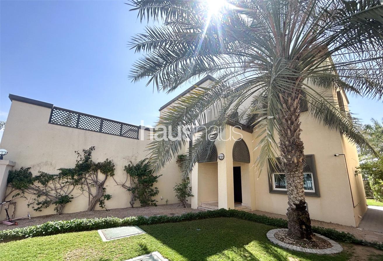 Villa de 3 dormitorios en Jumeirah Park, UAE No. 98791